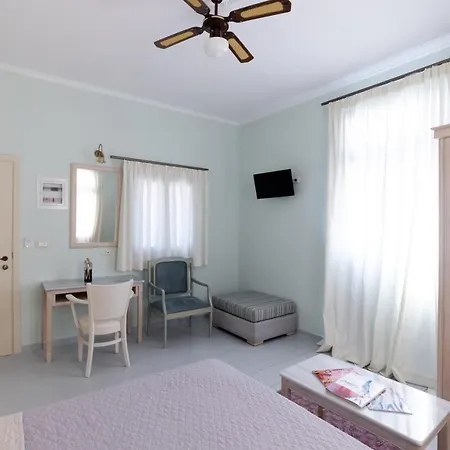 999 Luxury Hotel 3*