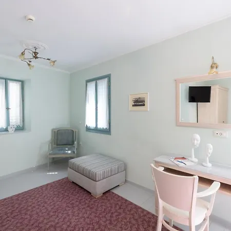 999 Luxury 3* Nafplio