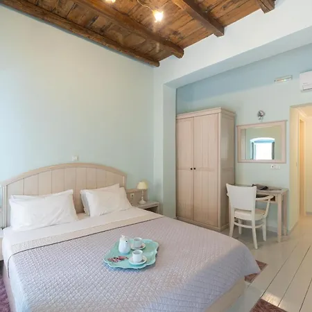 999 Luxury Hotel 3*