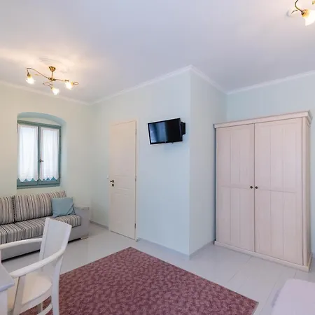 999 Luxury 3* Nafplio
