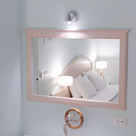 999 Luxury Hotel
