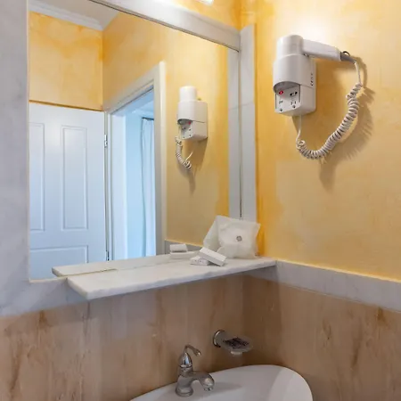 999 Luxury Hotel