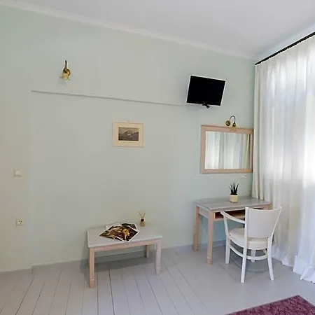 999 Luxury Hotel 3*