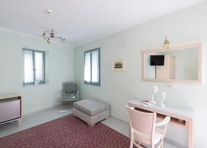 999 Luxury 3* Nafplio