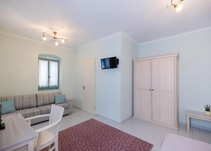 999 Luxury 3* Nafplio